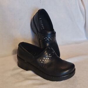 Klogs Women's Black Slip-On Shoes Leathet Non Slip Size 7.5W